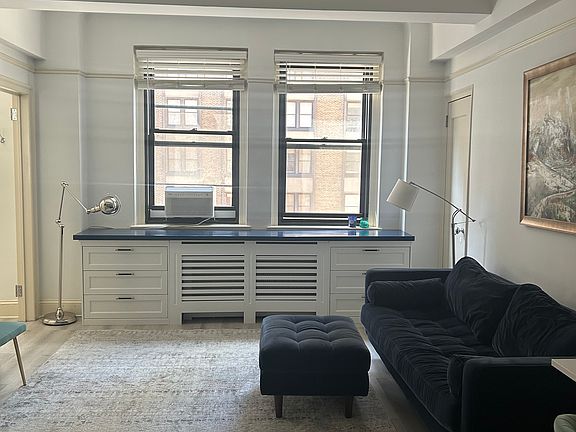 3rd image of 162 W 56th St APT 1606