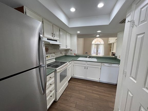 4th image of 2647 W Desert Cove Ave