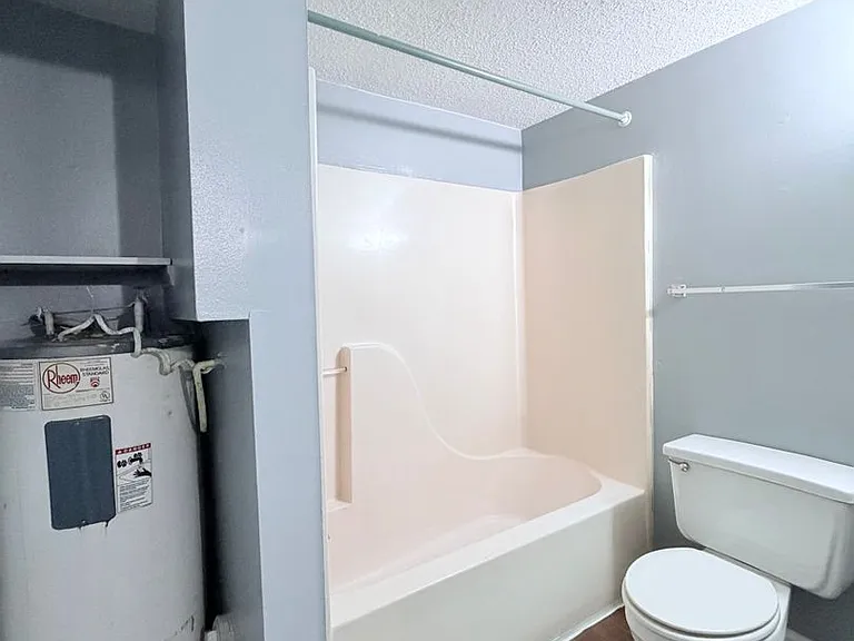 2618 Carr St — Photo 2