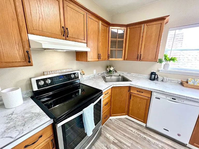 712 W Fourth Plain Blvd — Photo 3