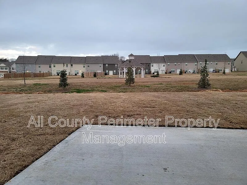 3 bed, 2.5 bath, 1743 sqft, $1,895 — Photo 3