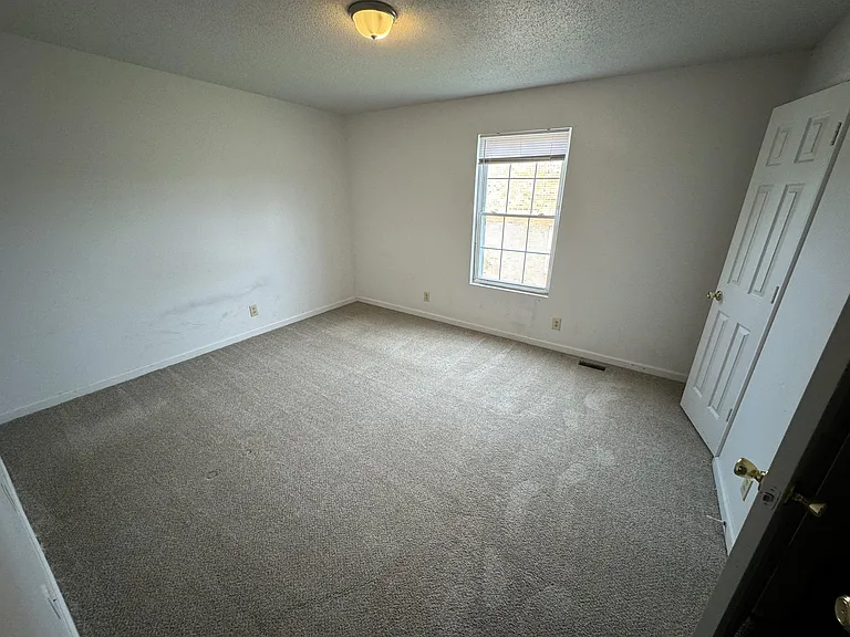 211 Timber Court Dr — Photo 4