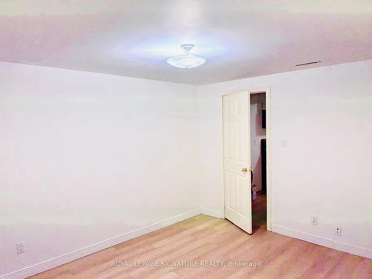 27 Dalbret Cres — Photo 11