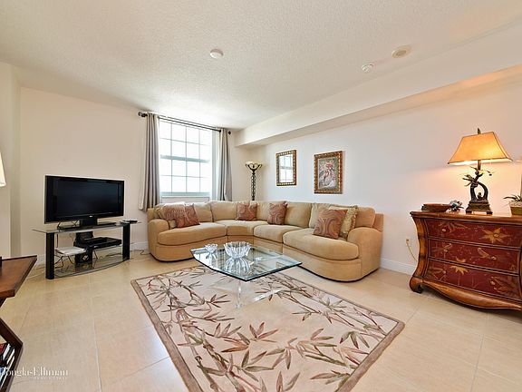 2nd image of 610 Clematis St #600