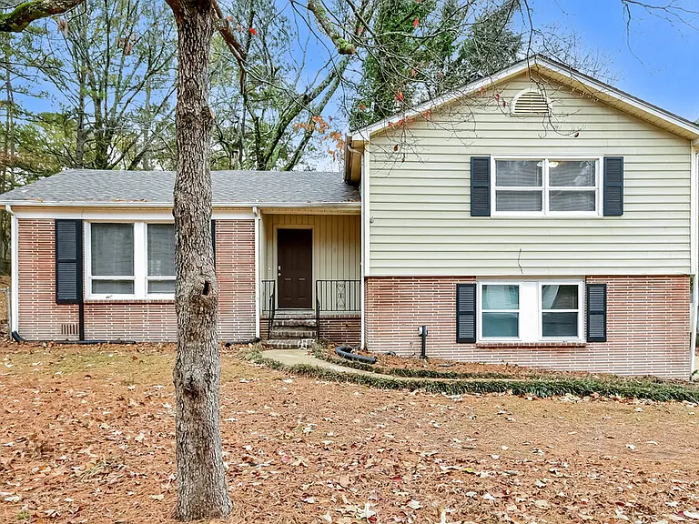 909 Winchester Dr — Photo 1