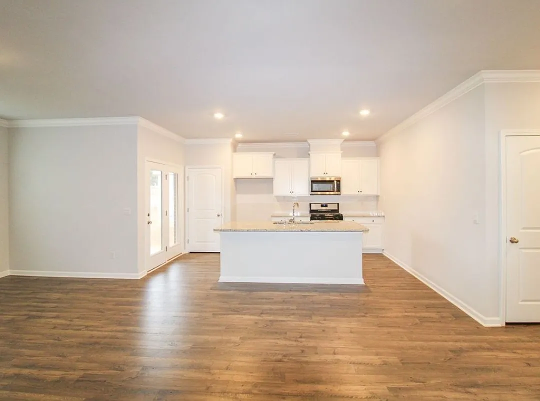 3 bed, 1570 sqft, $1,800 — Photo 3