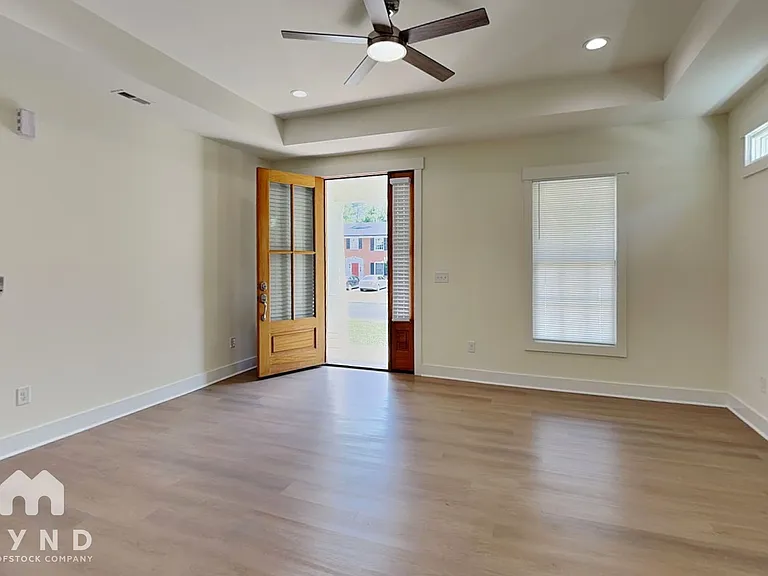 501 Everette St — Photo 8
