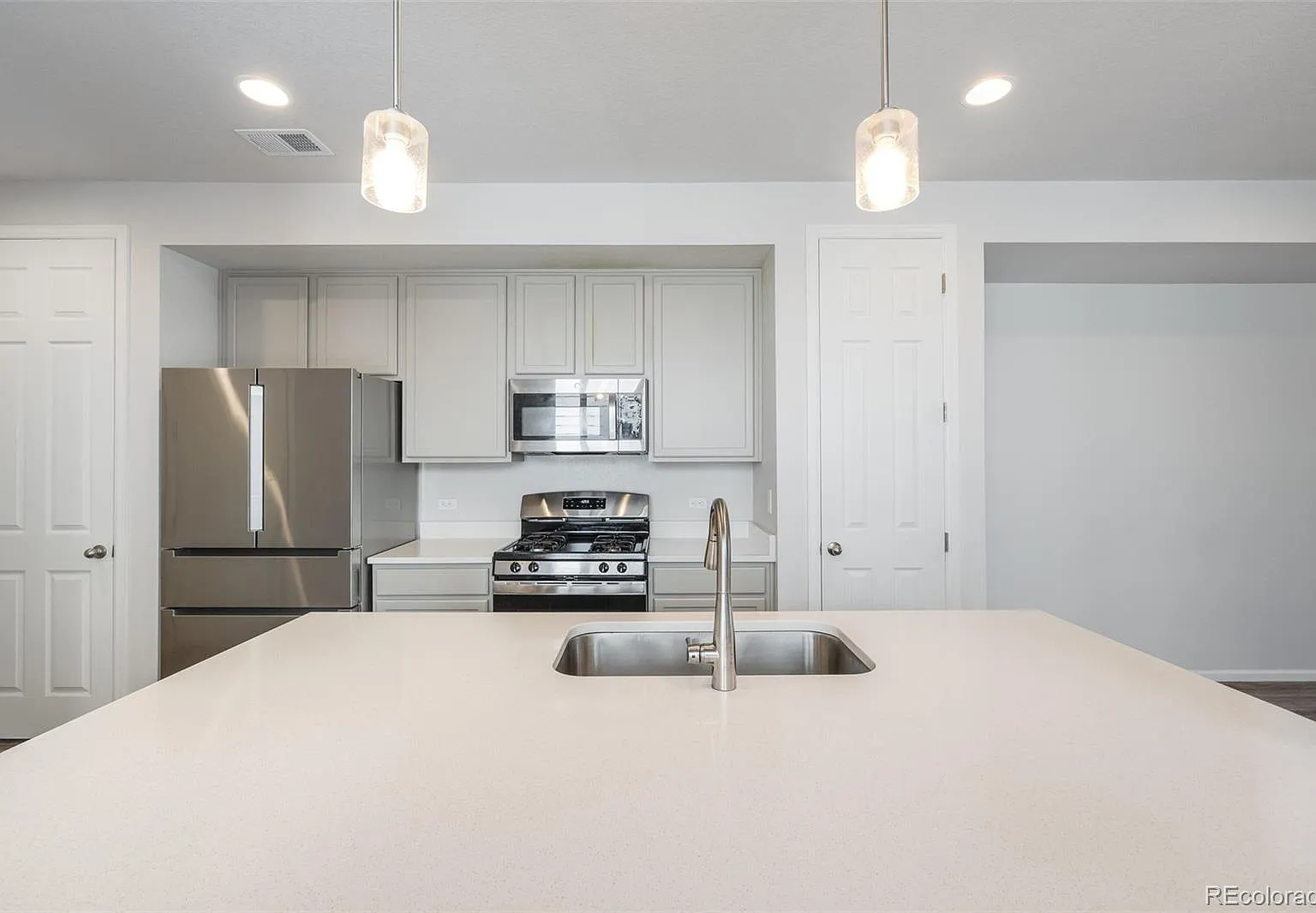 3 bed, 2.5 bath, 1534 sqft, $2,700 — Photo 2