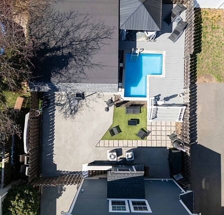 4th image of 126 Ridge Ave