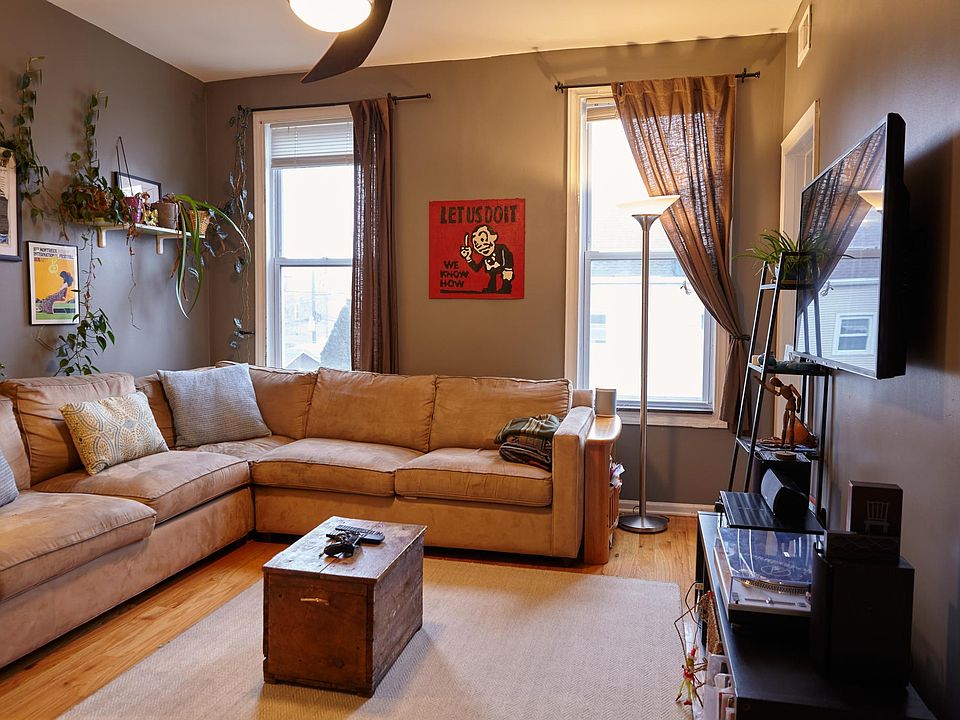 1st image of 2053 N Lawndale Ave #2S