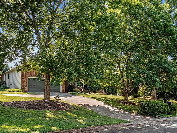 4th image of 2920 Colony Woods Dr