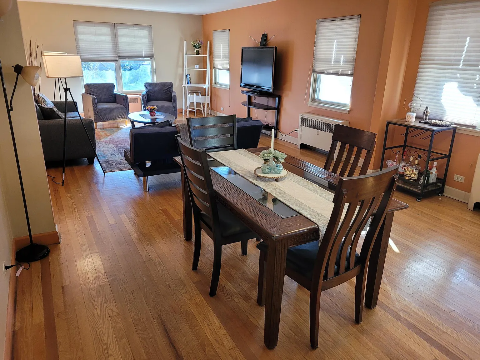 2 bed, 1300 sqft, $2,500 — Photo 3