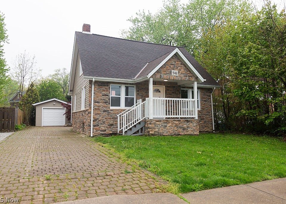 1st image of 941 Owego St