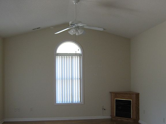 3rd image of 262 Beaver Creek Dr