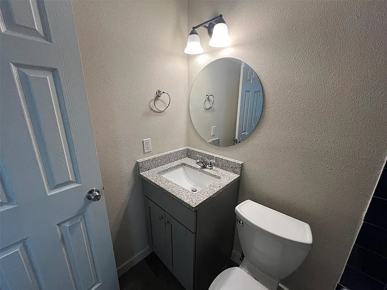 1310 Torres St — Photo 21