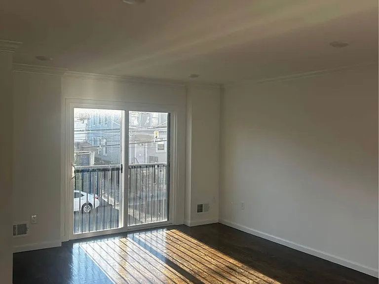 321 Magnolia Ave #2 — Photo 2