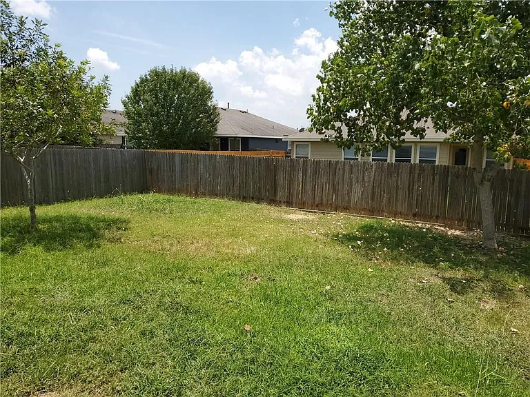 315 Feathergrass Dr — Photo 21