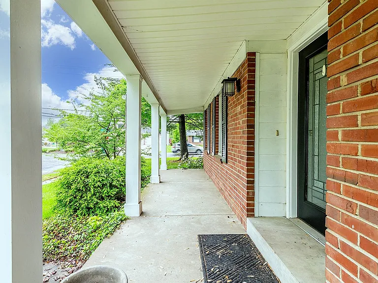 10602 Tioga Ct — Photo 4
