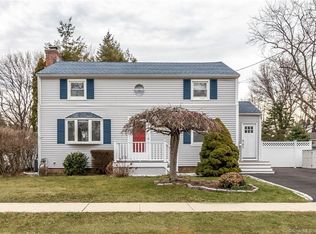 122 Arbor Dr, Southport, CT 06890