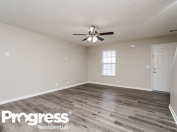 4th image of 3030 Ewingdale Dr