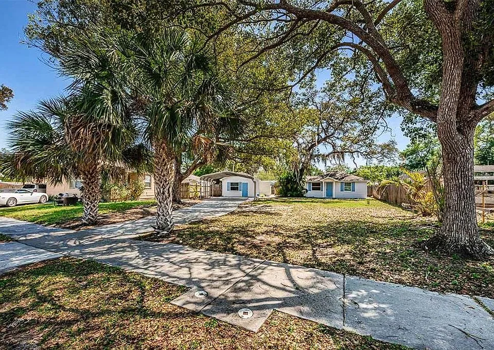 1233 1/2 Sedeeva Cir S