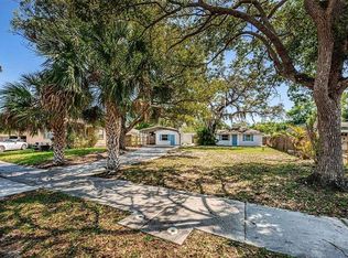 1233 Sedeeva Cir S, Clearwater, FL 33755