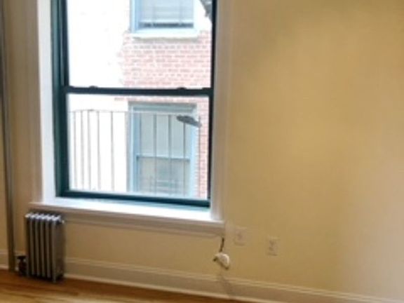 5th image of 270 6th Ave APT 25