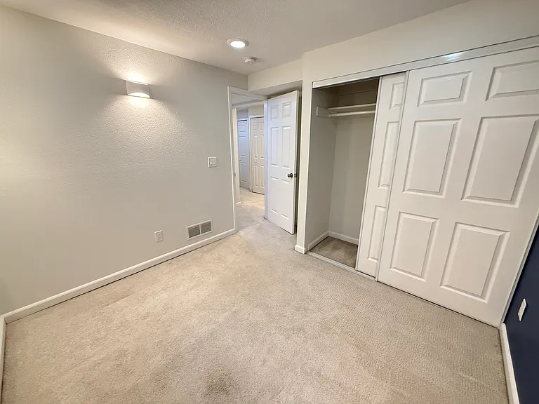 579 W Arrowhead St — Photo 27