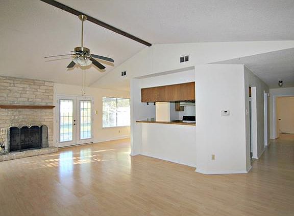 4th image of 402 Mountain Laurel Dr