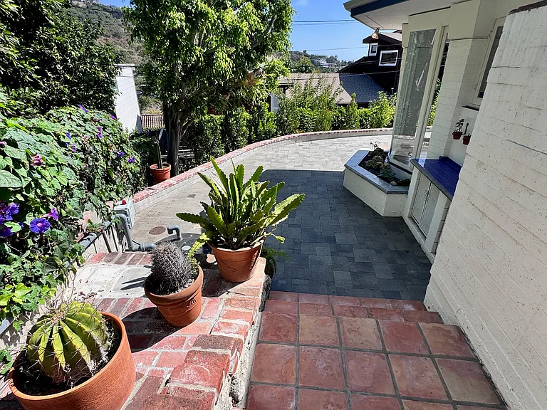 1055 Dyer Pl — Photo 7