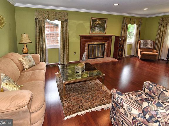 3rd image of 1762 Shaftsbury Ave
