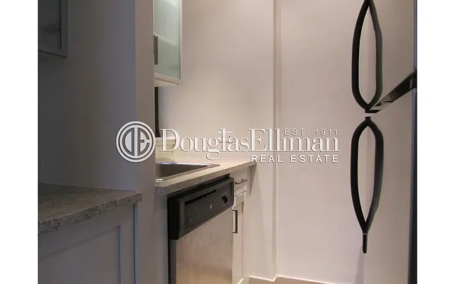 Rented by Douglas Elliman | media 15
