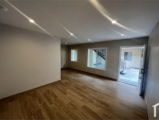 13425 Vanowen St #1 — Photo 14