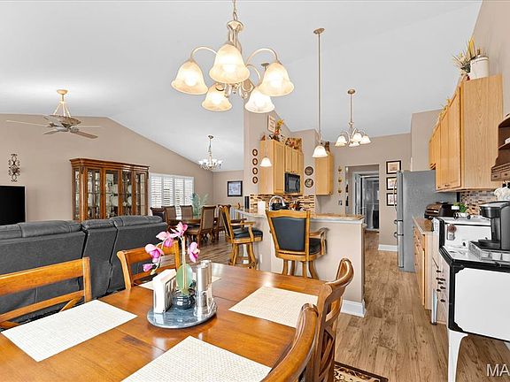 5th image of 286 Red Clover Cir