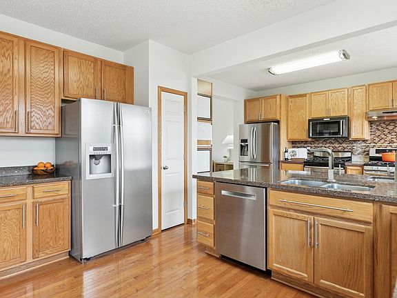 5th image of 739 Lake Ridge Dr