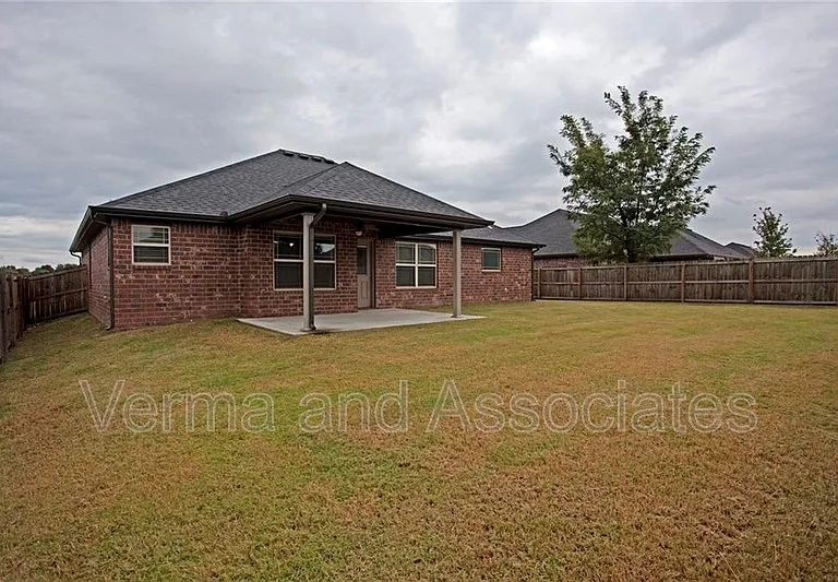 1906 Cypress St — Photo 2