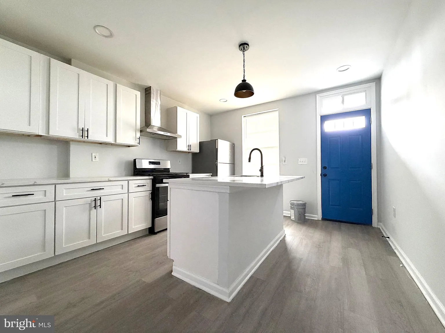 3 bed, 3.5 bath, 1640 sqft, $2,500 — Photo 3