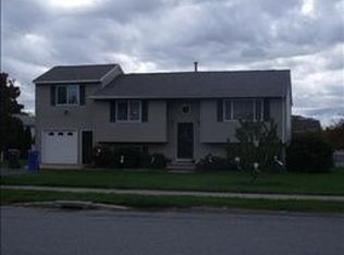 22 Commerce Dr, Middletown, RI 02842