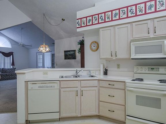 5th image of 920 Whippoorwill Ln