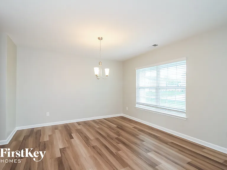 281 Estelle Dr — Photo 5