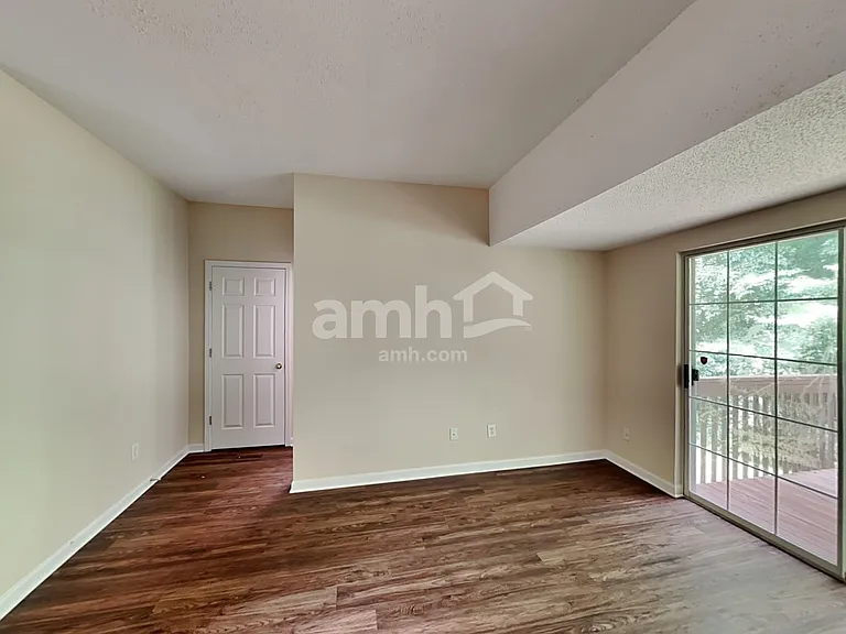 5745 Newnan Cir — Photo 6