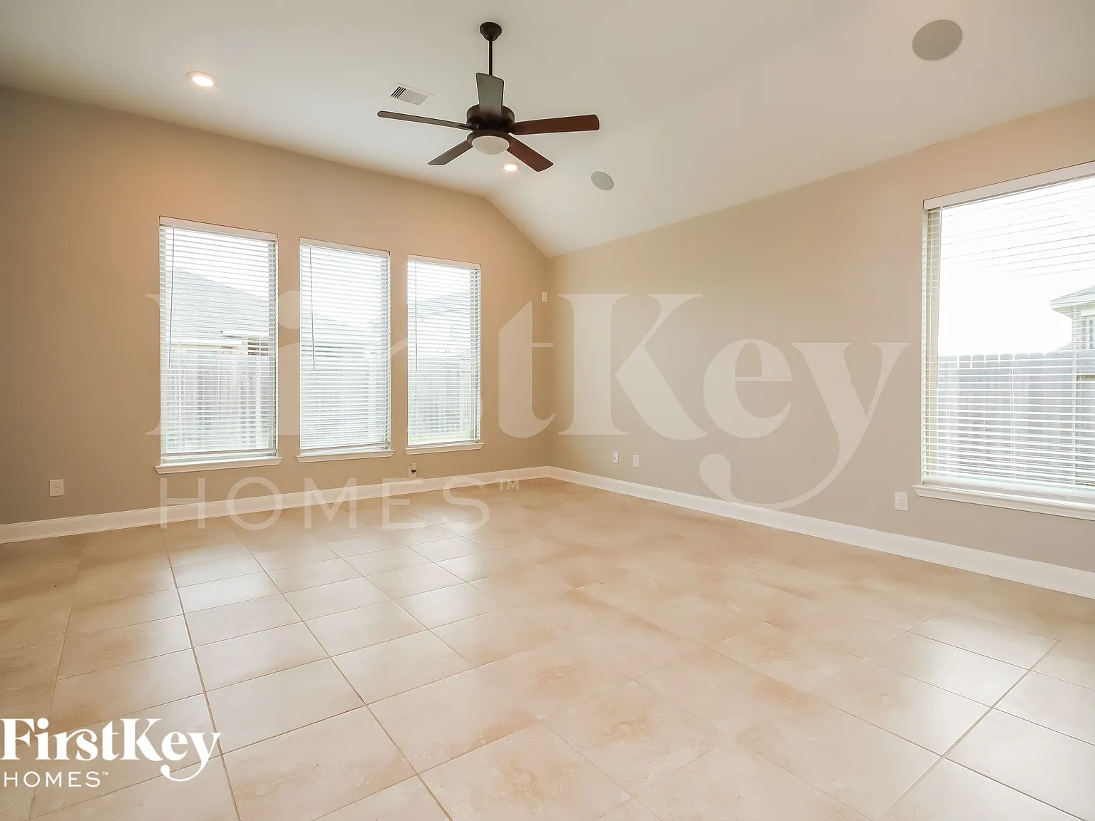 3 bed, 2.0 bath, 2373 sqft, $2,370 — Photo 3