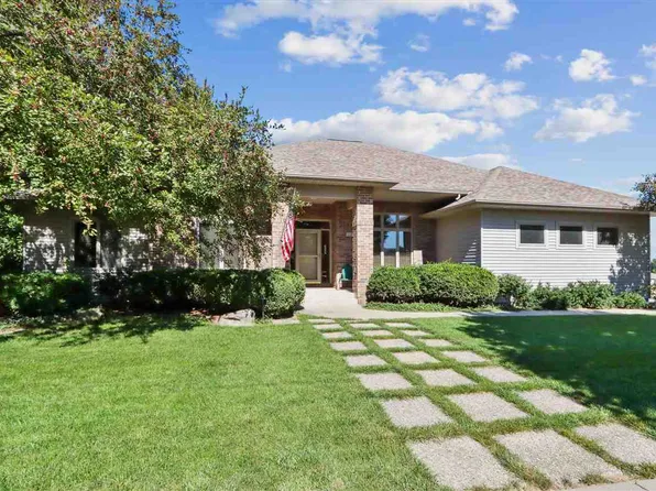 1201 Wild Prairie Dr, Iowa City, IA 52246