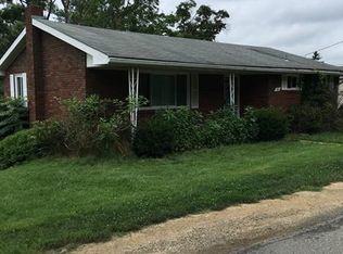 16 Topiary Dr, Jeannette, PA 15644