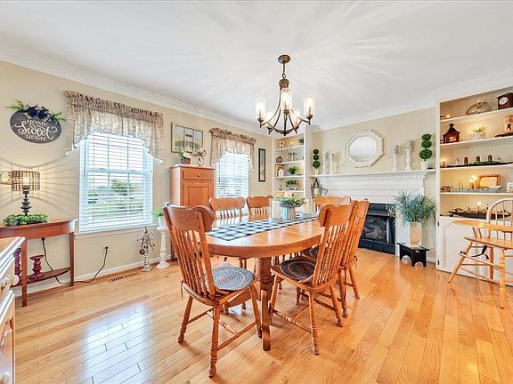 3rd image of 6115 Ashmont Dr