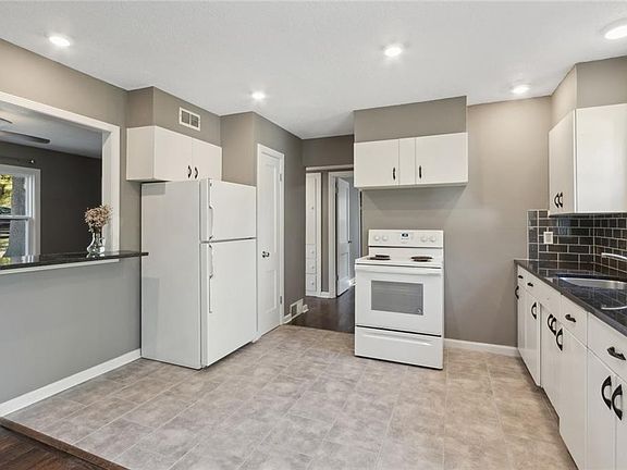 4th image of 6416 Melrose Ln