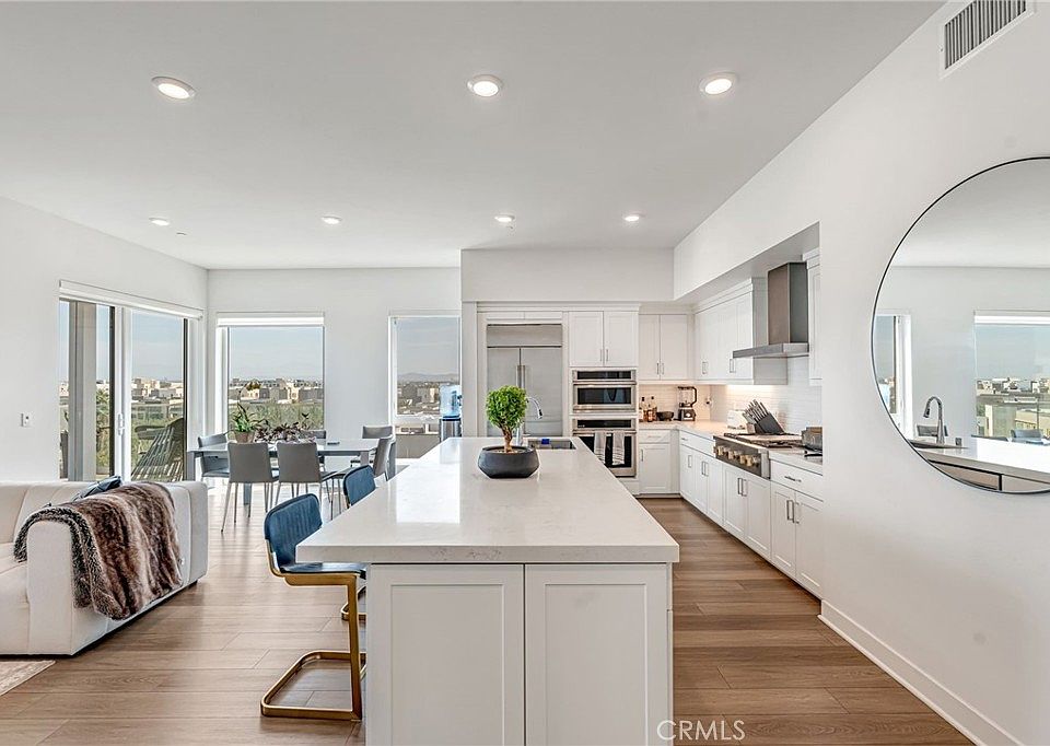 1st image of 4600 Rivington