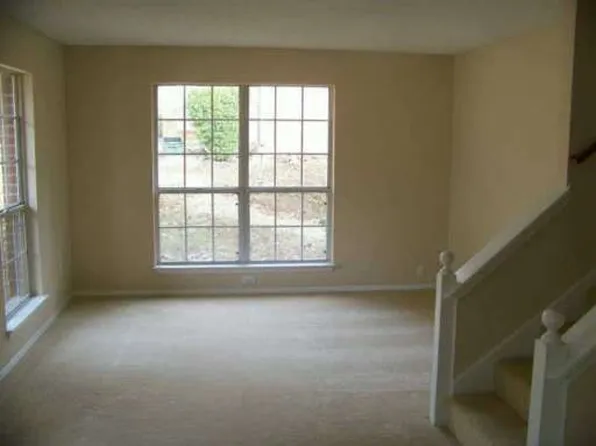 2070 Hunters Ridge Dr, Lawrenceville, GA 30044