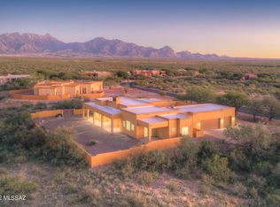 752 E Canyon Rock Rd, Green Valley, AZ 85614