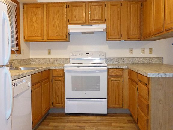 4th image of 1514 SE Courtney Ave
